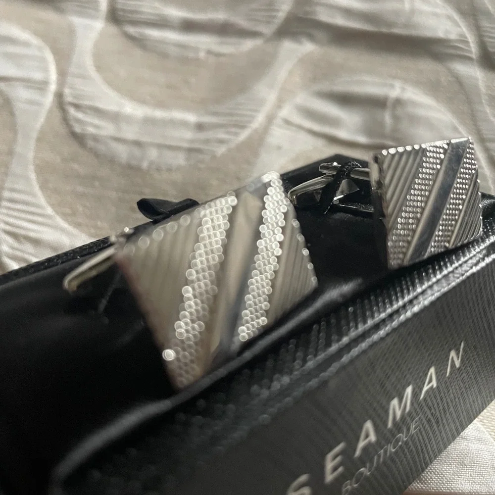 Seaman Boutique Mens Silver Tone Square Diagonal Striped Textured Cufflinks‎ Box